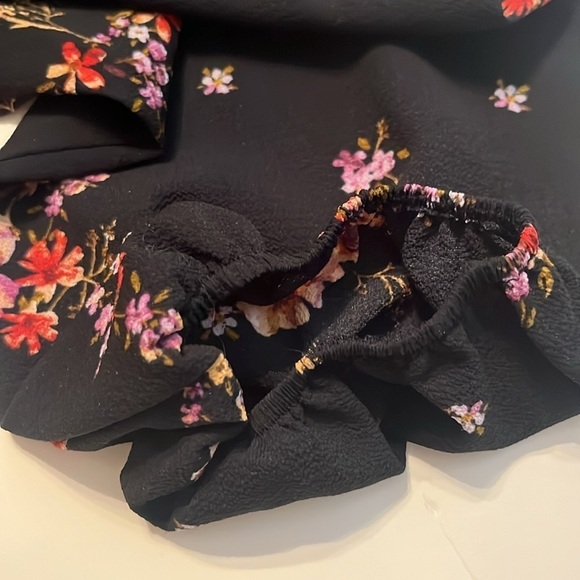 Bobeau Women's Front Wrap Black Floral Blouse Size L - Picture 12 of 12